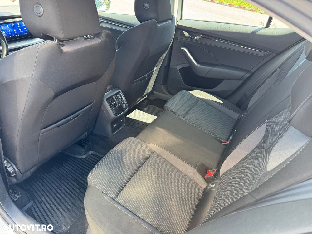 Skoda Octavia 2.0 TDI DSG Ambition - 6