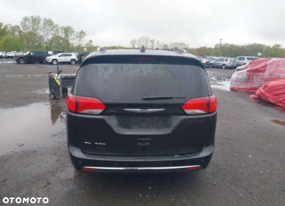 Chrysler Pacifica - 8