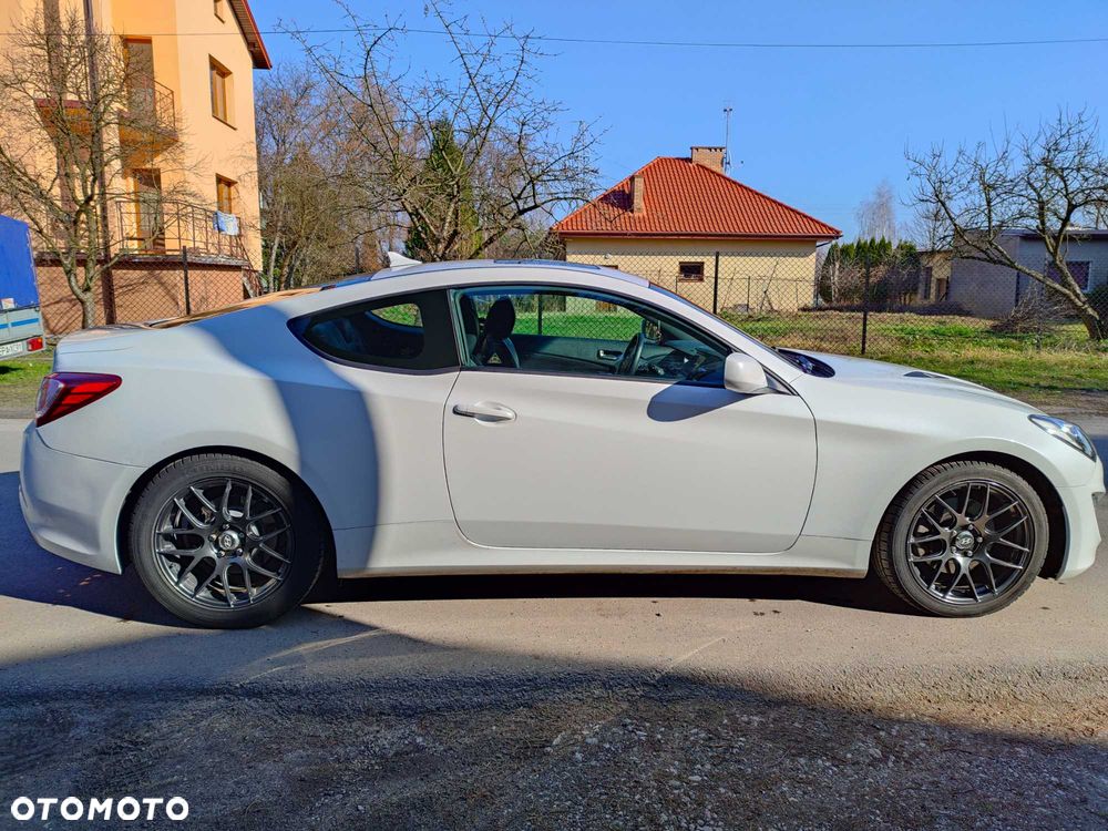 Hyundai Genesis Coupe - 6