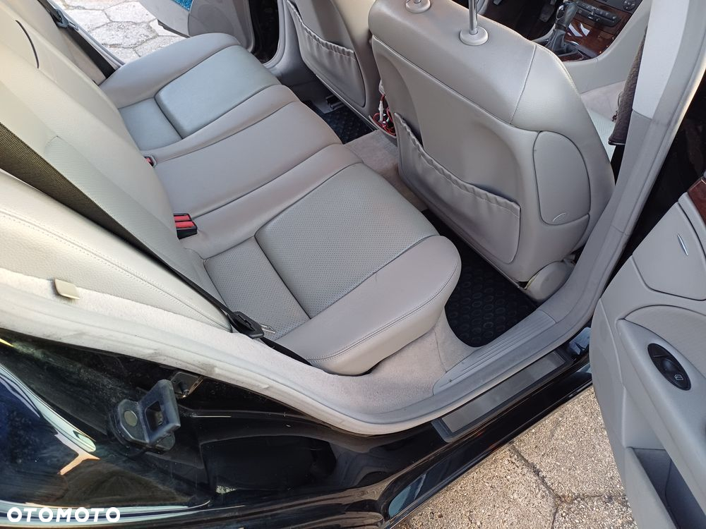 Mercedes-Benz Klasa E 220 CDI T Classic - 20