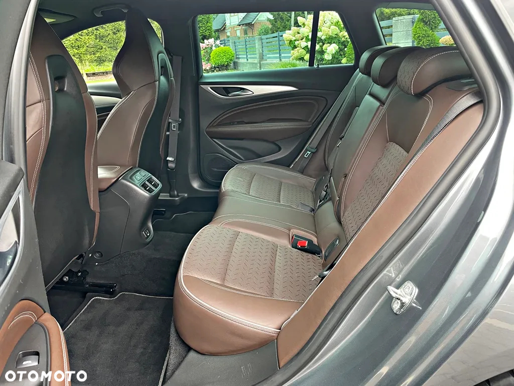 Opel Insignia 2.0 T 4x4 GSi S&S - 27