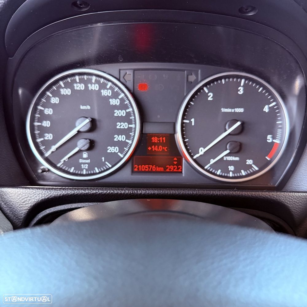 BMW 320 d Pack M - 33