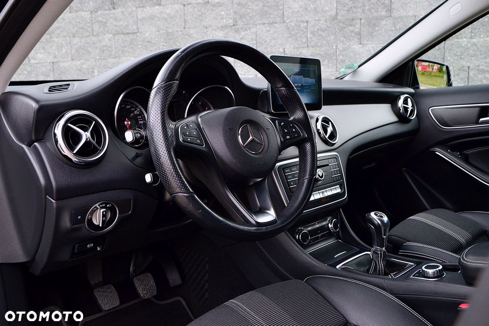 Mercedes-Benz GLA 200 Urban - 18
