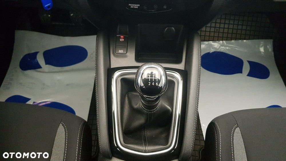 Nissan Qashqai - 25
