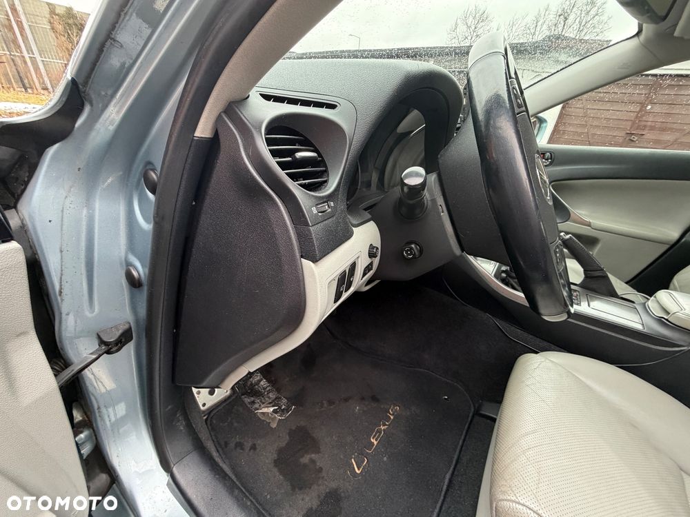Lexus IS 220 D Prestige - 9