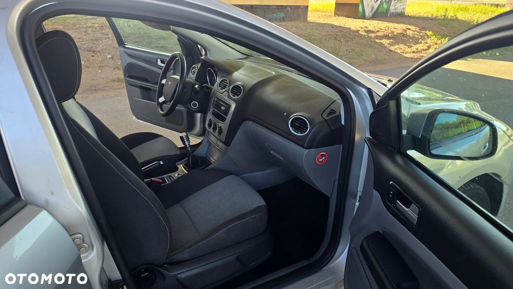 Ford Focus 1.6 Ti-VCT Sport - 22