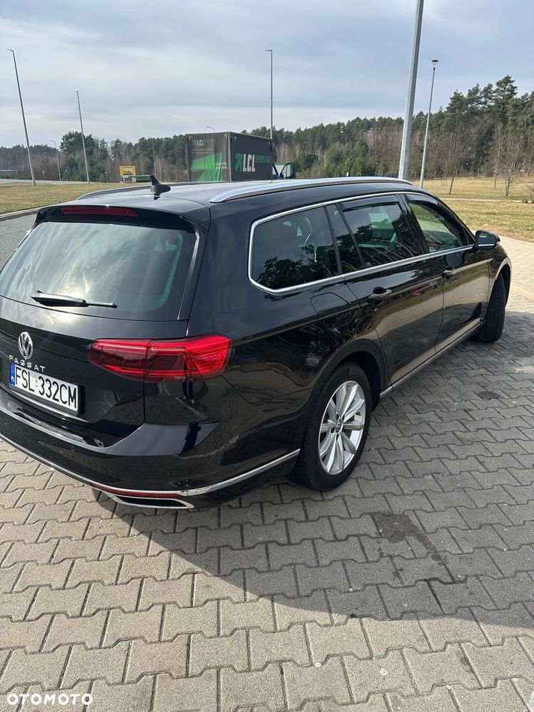 Volkswagen Passat - 1
