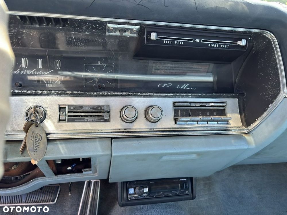 Cadillac Deville - 36