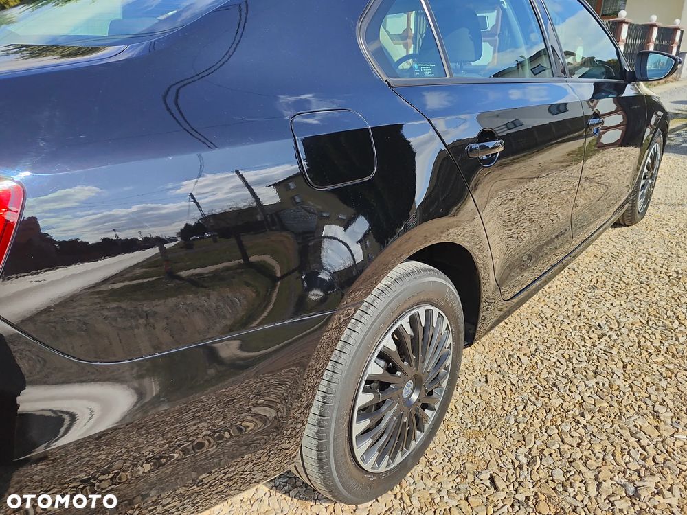 Volkswagen Jetta 2.0 TDI DPF BMT Trendline - 11