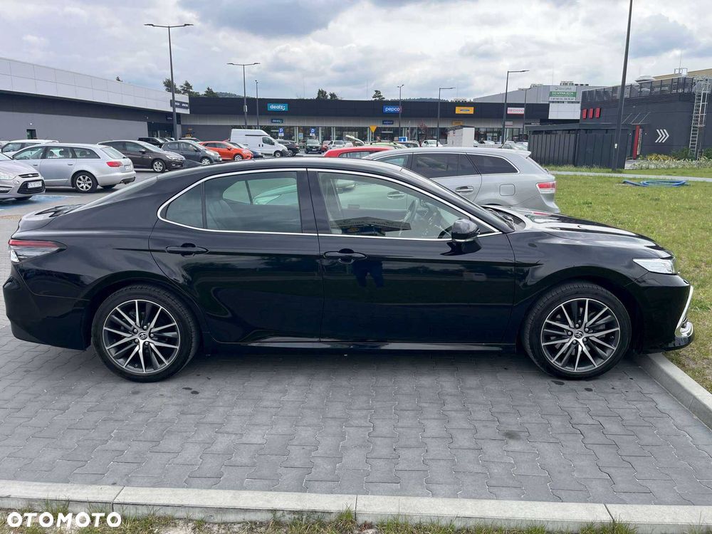 Toyota Camry - 4