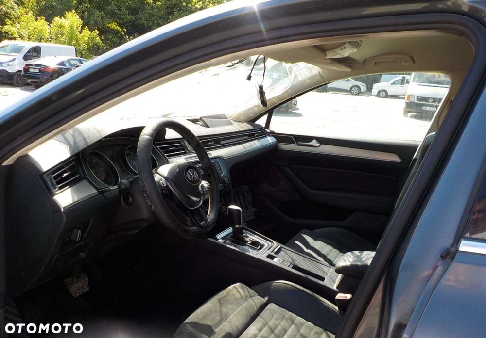 Volkswagen Passat Variant 1.6 TDI SCR DSG - 24