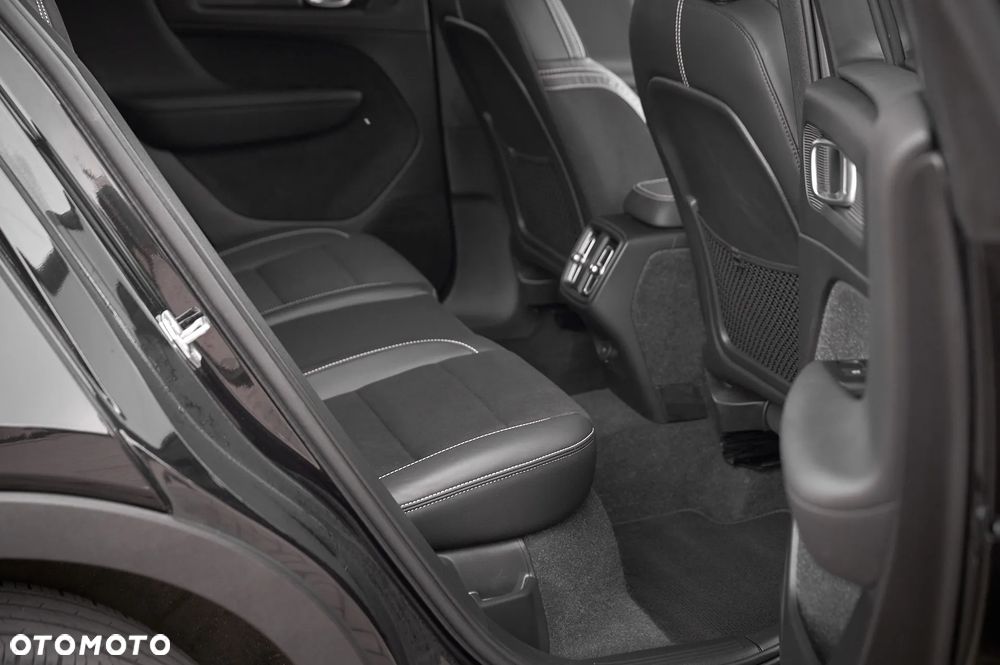 Volvo XC 40 - 32
