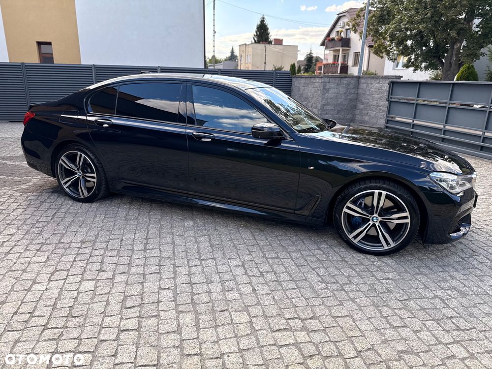BMW Seria 7 750Li - 1