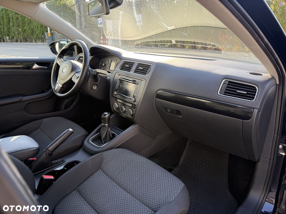 Volkswagen Jetta 1.6 TDI Comfortline - 17
