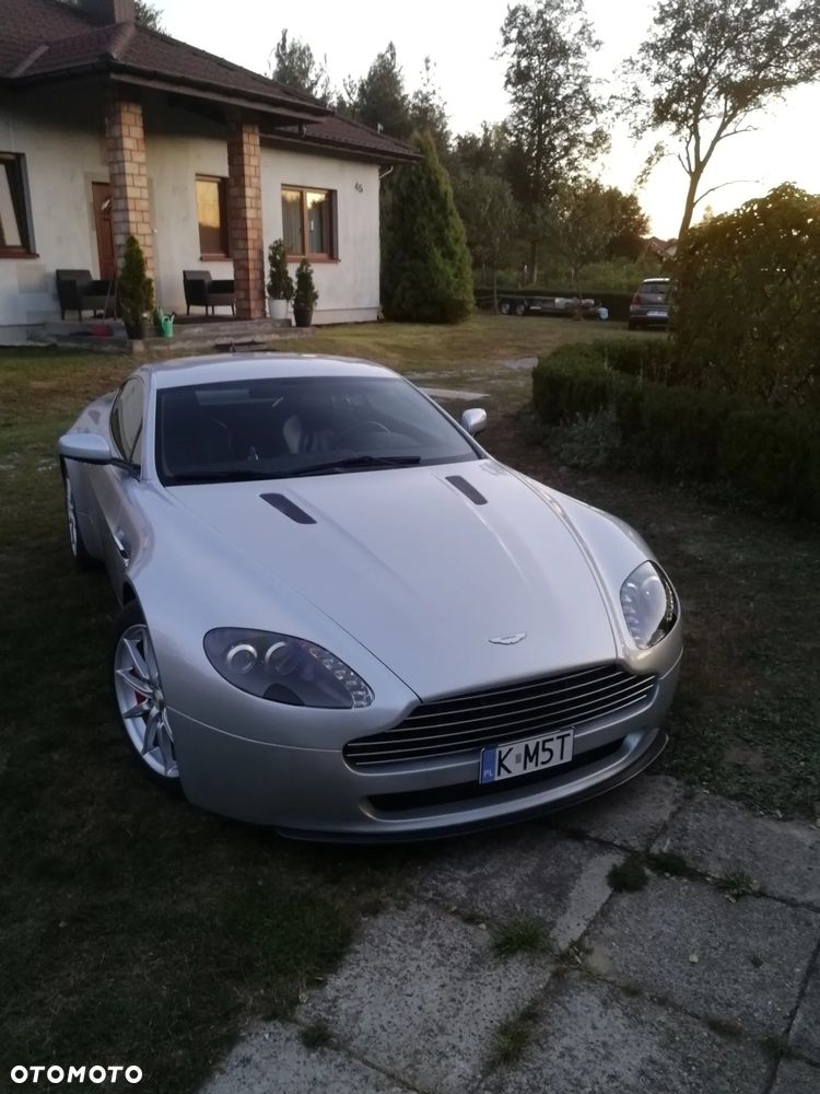 Aston Martin Vantage - 19