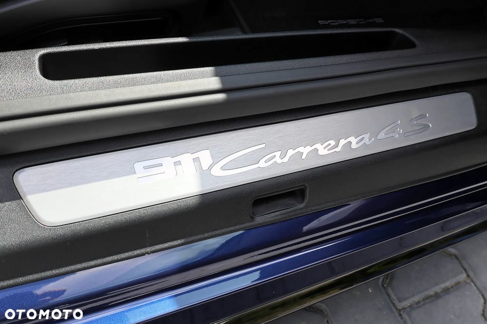 Porsche 911 Carrera 4S - 12