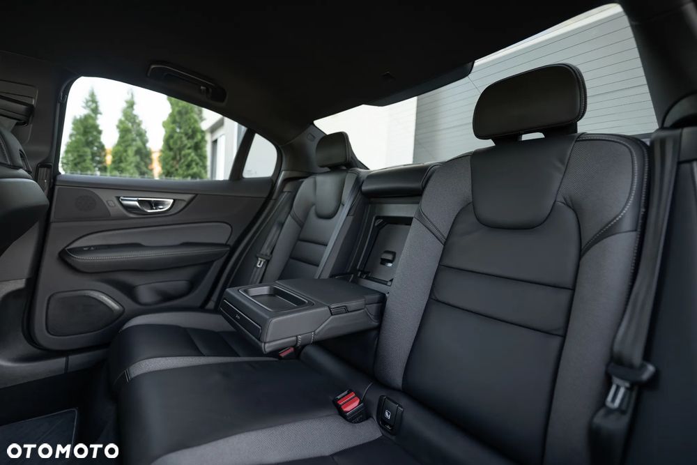Volvo S60 B5 B AWD R-Design - 21