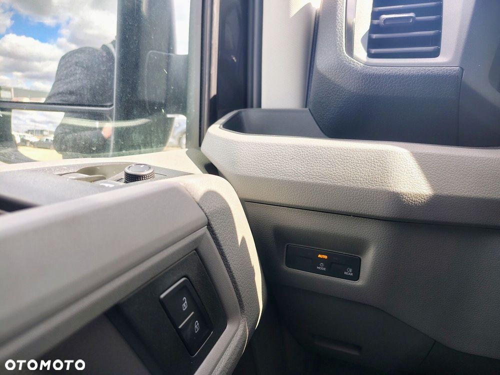 Volkswagen Crafter 35 2.0 TDI L4H3 4490 177KM AUTOMAT - 17