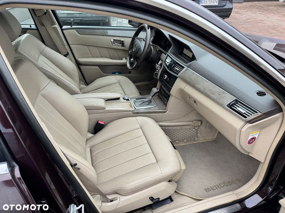 Mercedes-Benz Klasa E 250 CDI 7G-TRONIC Elegance - 25