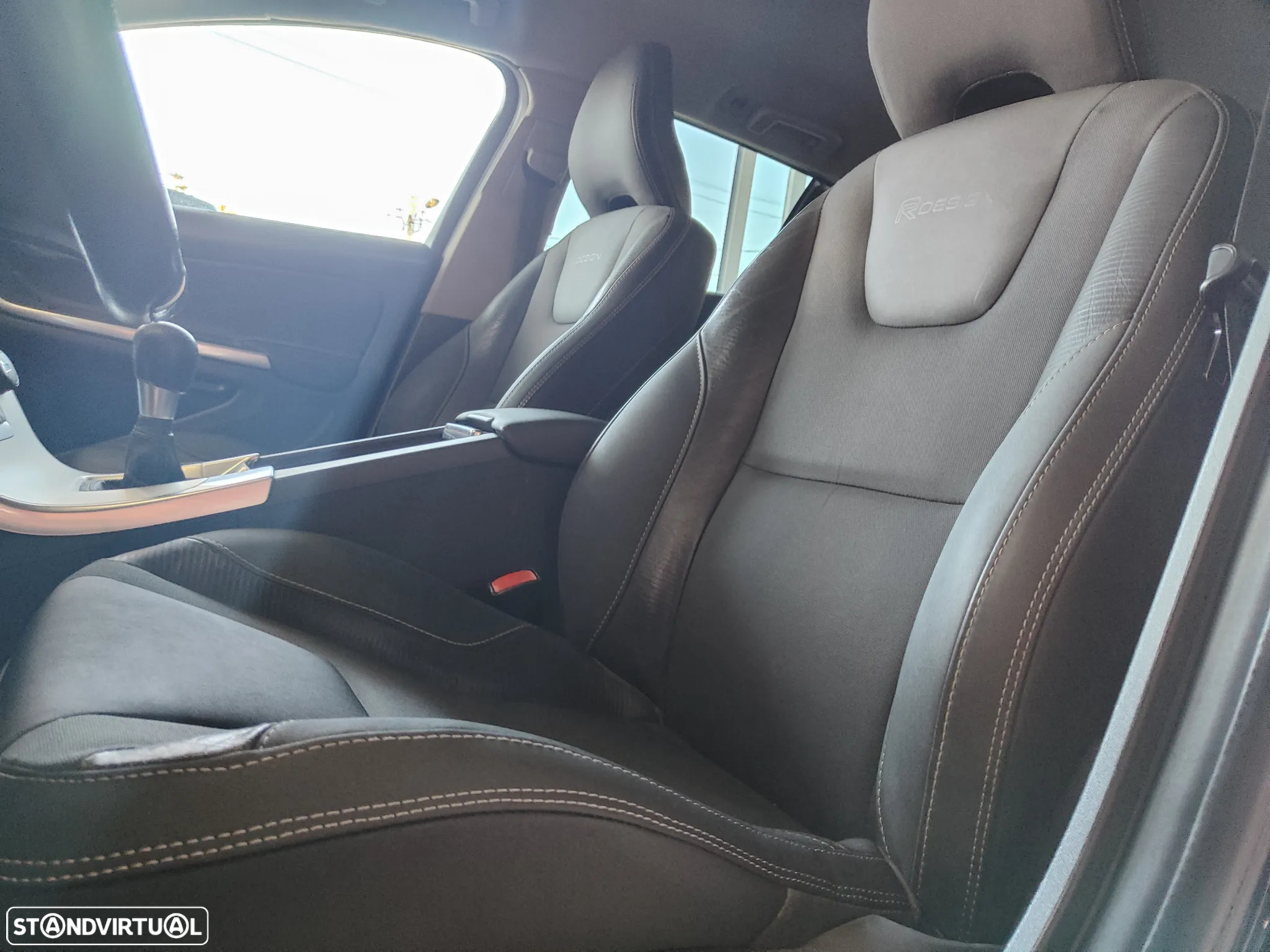 Volvo V60 2.0 D3 R-Design Start/Stop - 25