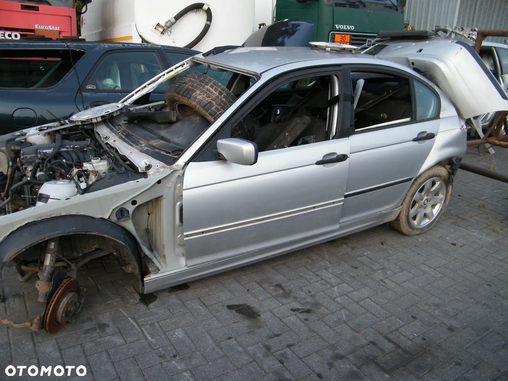 BMW E46 (01-05r.) 2.0B 141KM.Silnik N42B2A  Skrzynia S5D250G-TBDH Lakier 354 – Titan Silver. Cały na części GWARANCJA !!!  Przód Tył Zestaw Komplet Drzwi Klapa Zderzak Błotnik Maska Grill Atrapa Szyba Pas Lampa Lusterko Boczki Fotel Kanapa Kokpit Deska Rozdzielcza Przełącznik Włącznik Sterownik Przewody Wiązka Instalacja Moduł Komputer Czujnik Listwa Pompa Alternator Wtryski Głowica Rozrusznik Kompresor Sprzęgło Dwumas Silnik Skrzynia ABS Klimatyzacji Paliwa Wspomagania Kolektor Turbina Przepustnica Zawór Chłodnica Koło Hak Belka Sanki Zawieszenie Mcpherson Półoś Amortyzator Wydech Tłumik Zacisk Most - 2