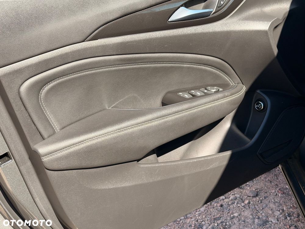 Opel Insignia - 29