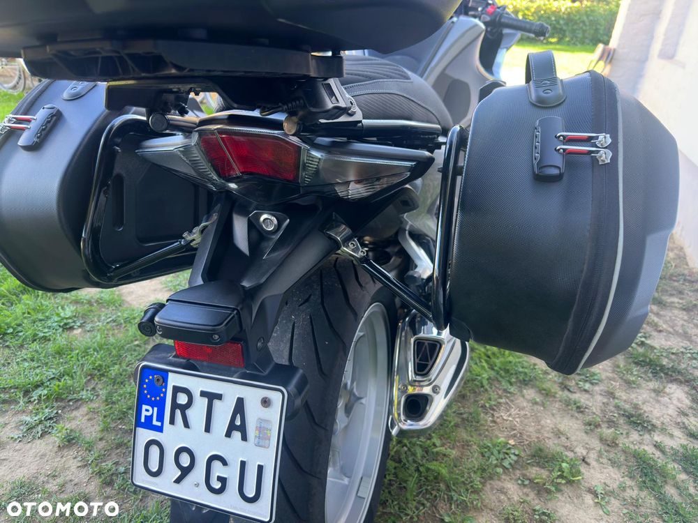 Honda VFR - 2