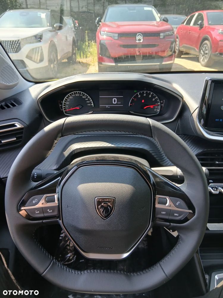 Peugeot 208 - 10