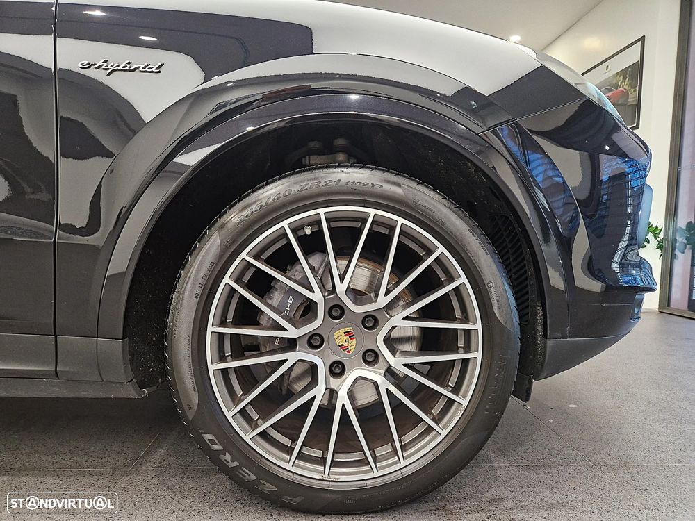 Porsche Cayenne Coupé E-Hybrid - 9