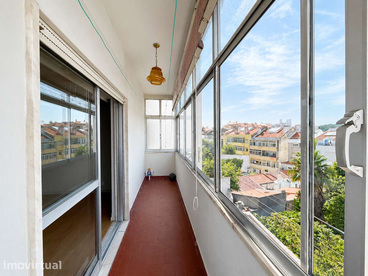 Apartamento T1 em Campolide próximo ao Amoreiras e Metro - Grande imagem: 3/11