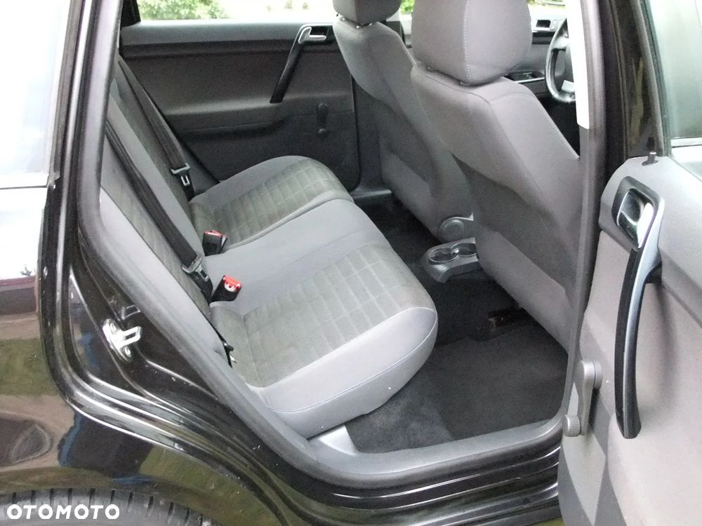 Volkswagen Polo 1.6 United - 11