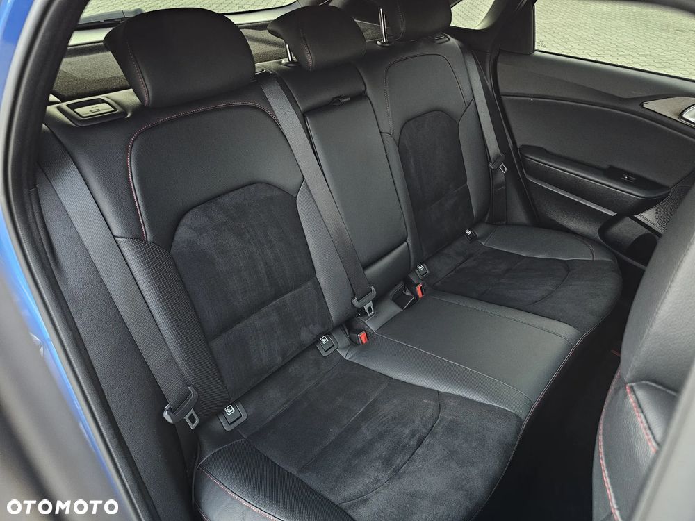Kia Ceed - 8