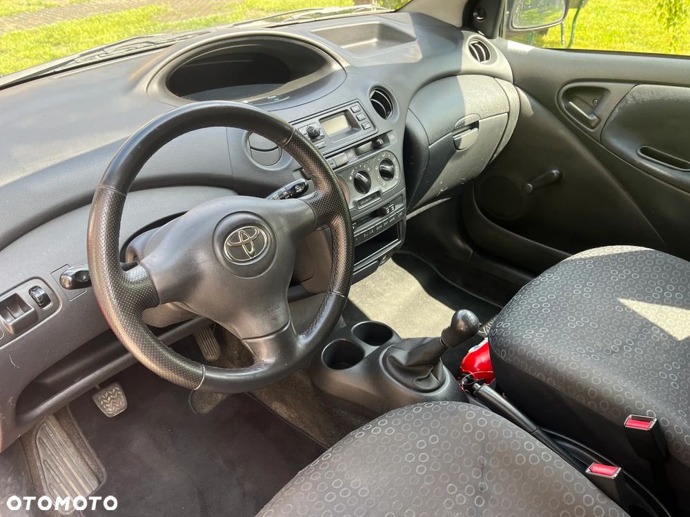 Toyota Yaris 1.0 Base - 9