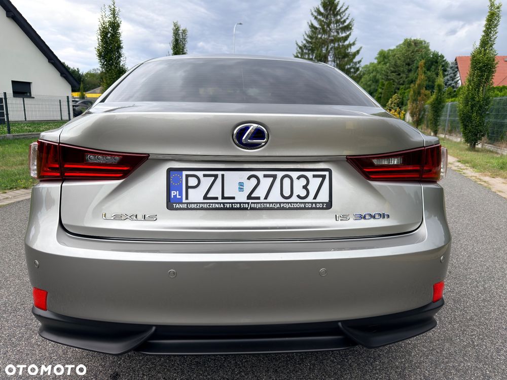 Lexus IS 300h F Sport - 10
