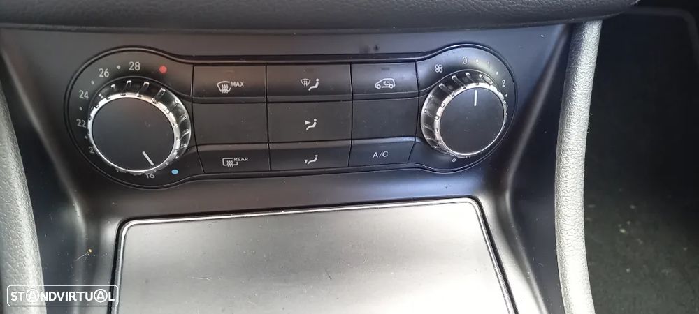 Mercedes-Benz CLA 180 d Shooting Brake AMG Line - 12