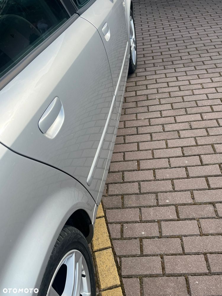 Audi A4 Limousine - 8