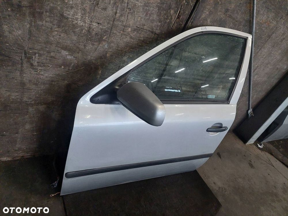 DRZWI KOMPLETNE LEWY PRZÓD SKODA OCTAVIA I 9102 - 4