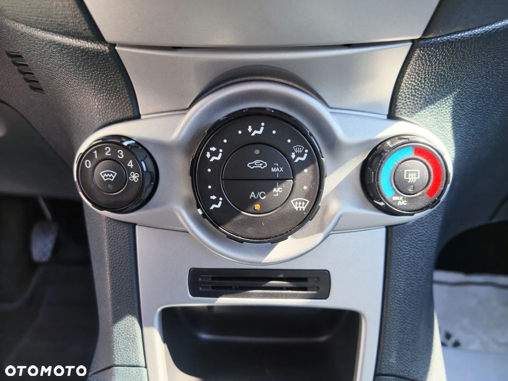 Ford Fiesta 1.25 Champions Edition - 14