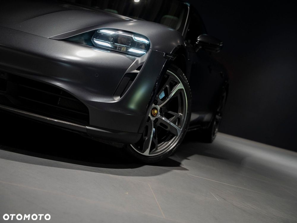 Porsche Taycan Turbo S - 14