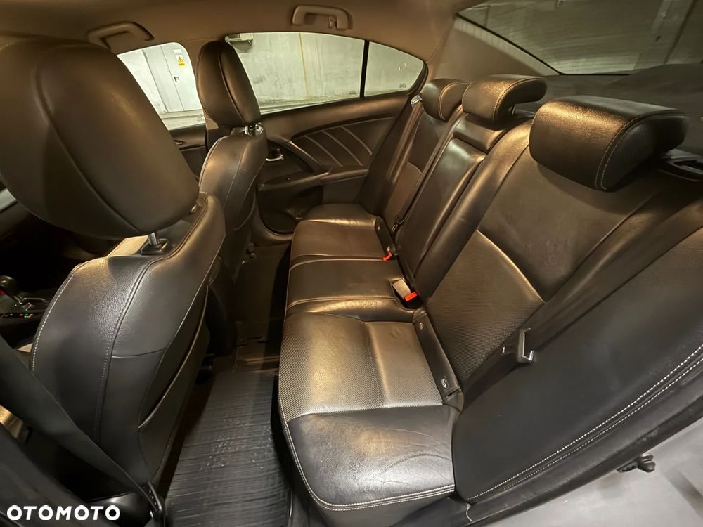 Toyota Avensis 2.0 Premium MS - 10