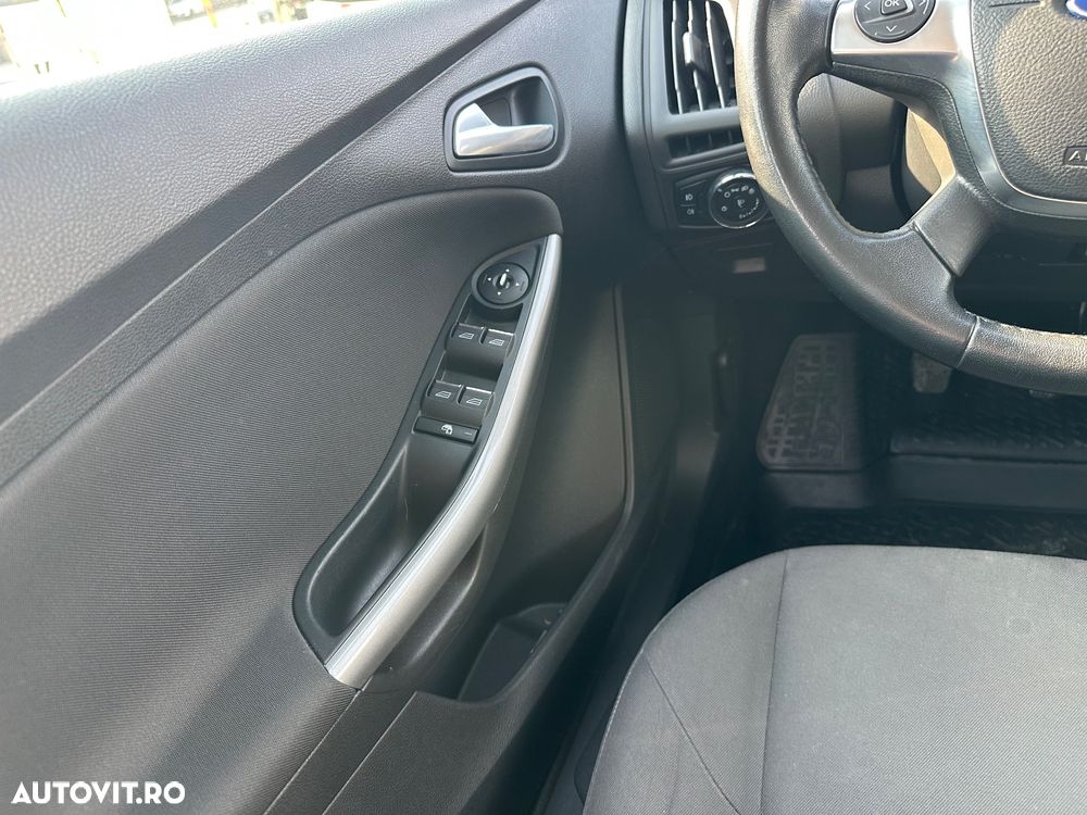 Ford Focus - 12