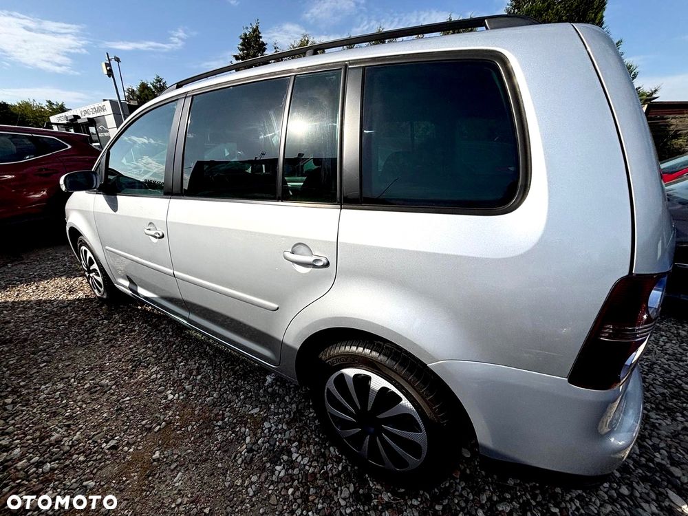 Volkswagen Touran - 5