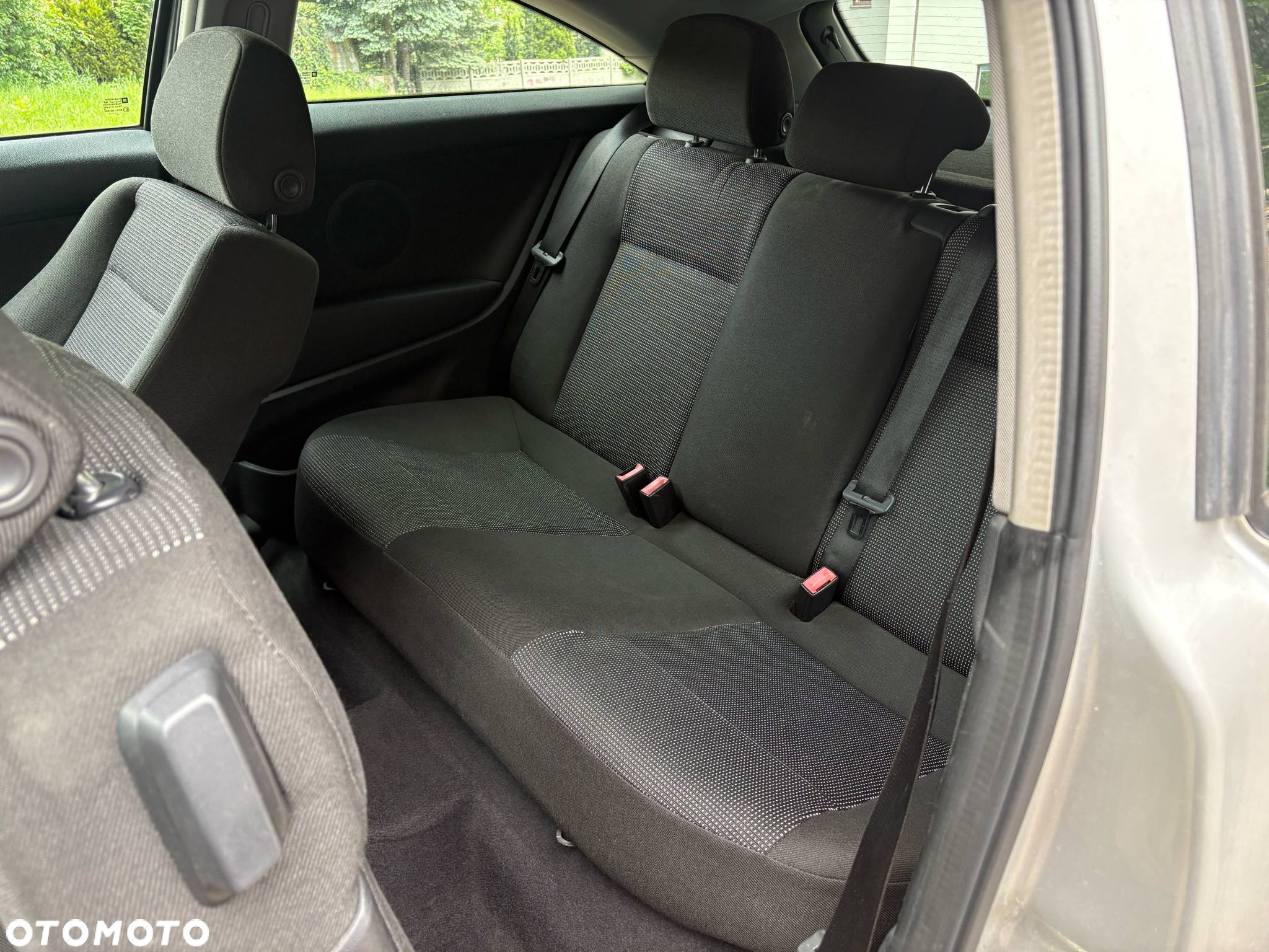 Opel Astra GTC 1.6 - 7