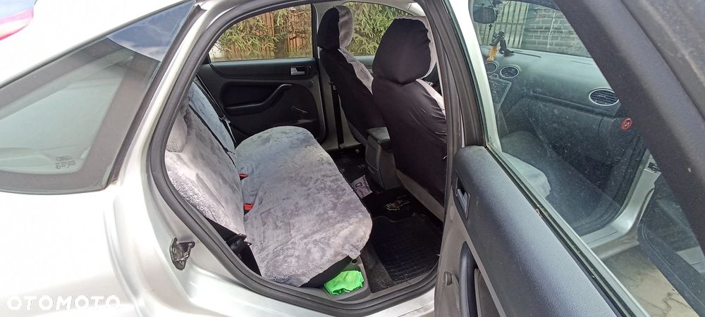 Ford Focus 1.6 TDCi DPF Ambiente - 12