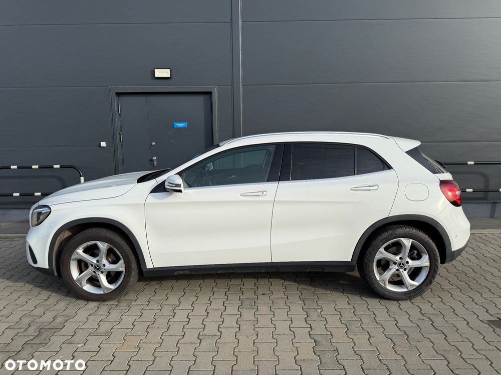 Mercedes-Benz GLA 200 7G-DCT Urban - 3