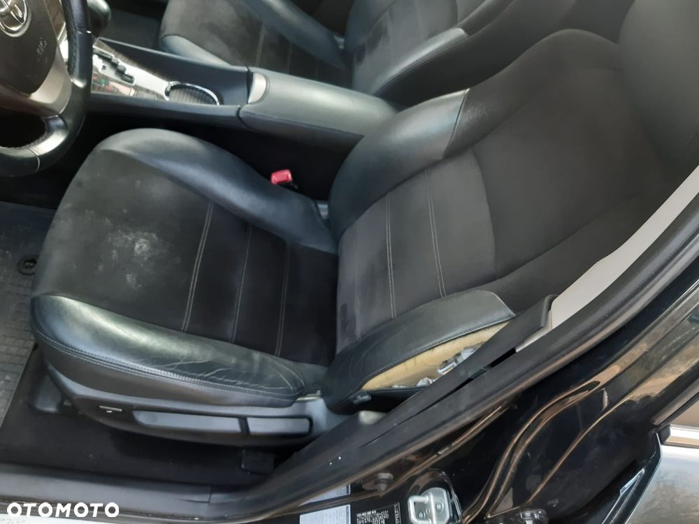 Toyota Avensis 1.8 Premium MS - 17