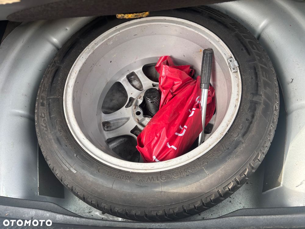 Volkswagen Golf V 1.9 TDI Comfortline - 15