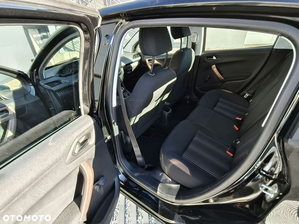 Peugeot 208 - 16