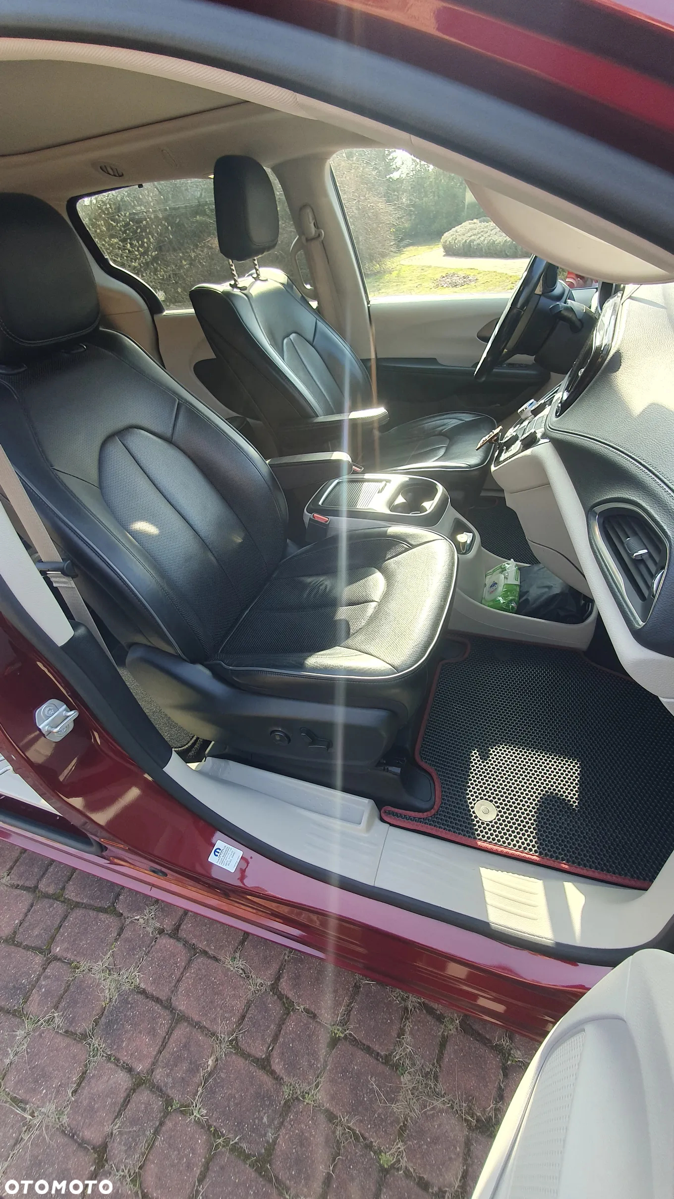 Chrysler Pacifica - 31