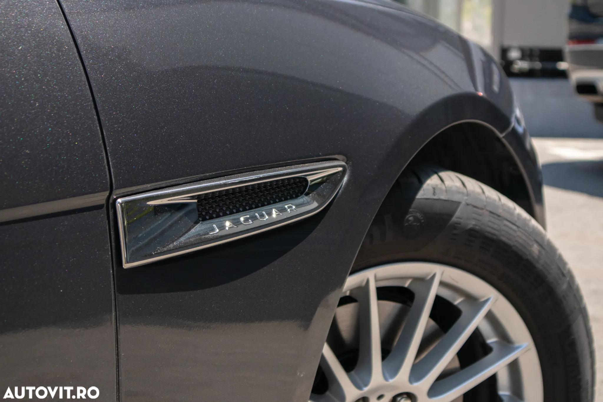 Jaguar XF 20d RWD E-Performance Portfolio - 8